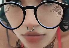 Blowjob and Cumshot: Tattooed babes are back: amature simposes a load in her face