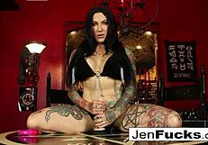 Homewrecker, sexy tatted babe Jen Hexxx, shows you how to finger yourself