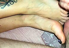 New video: Stepson wanks and comes on the stepmom’s shoes