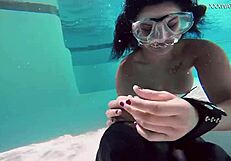 Brita Piskova，想看我在泳池里水下自慰吗？