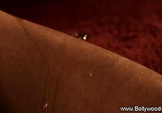 Stunning tanned Indian woman dancer doing lustful twerking