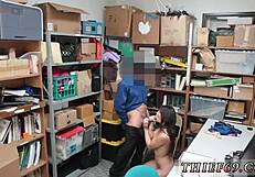 女警制服支配少女，首次重罪偷窃惩罚！