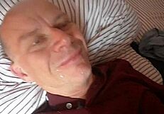 Early birds get to eat: Hot gay cumming action