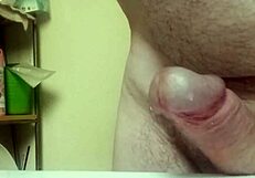 Big dick cumshot with a twist: no hands needed