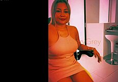 Valerygrey’s hot solo performance with bubble booty and fingering scenes