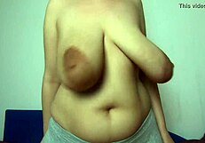 Bigtits bouncing while being clapped