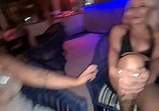 Aventuras do casal Mattos - flashing pussy at club, banging in public
