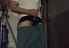 Gay amateur masturbates and rubs off