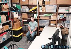 Amateur gay gives blow job while he is on the run from the law