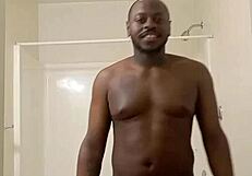 See how I pleasure myself while taking a selfie with a mirror