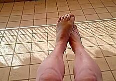 Two minutes of foot fetish fun with an amateur bisexual gay couple
