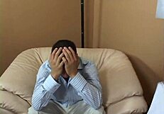 哪个金发熟女在办公室第二幕弯腰诱惑？
