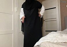 A horny stepmother in a hijab seduces her stepson with her pantyhose