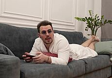 When the camera appeared, I offered the guy to have sex on the couch