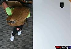 A security guard has to catch a thief, who wants to get caught