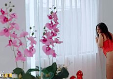 Colombian babe Caro Canela gets massive bukkake load
