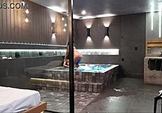 Friend stayed at luxury motel, enjoyed thrilling experience