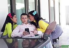 Maya Farrell和Alina Belle与继兄激情群交，舔弄狂干不停