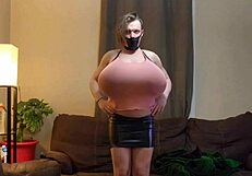 Shanneltrav with big and sexy tits, making boobies clapping