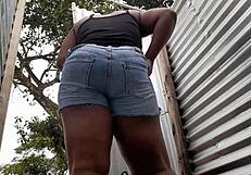 Colombian Amateur Caught on Camera in Beach Cabin