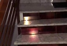 Follando Duro en la Escalera del Departamento Mientras los Vecinos Duermen Sin Saber Nada