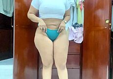 Sexy Thick Woman Shakes Her Big Ass! Wow, Look at That!