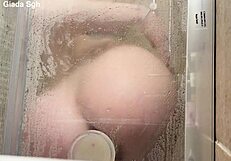 Yo, this redhead teen’s shower play with toys is pure fire! 🔥