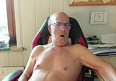 hey, norbertww cums hard on cam at chaturbate! 😜